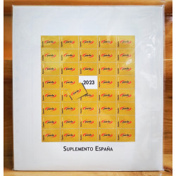 Año 2022 con estuches transparentes