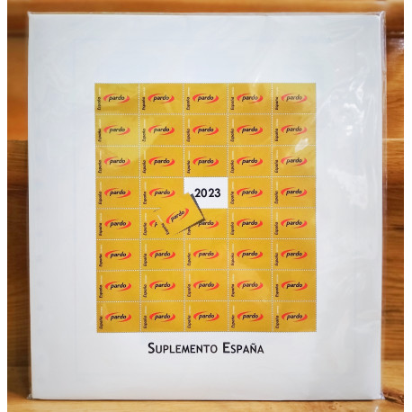 Año 2023 con estuches transparentes